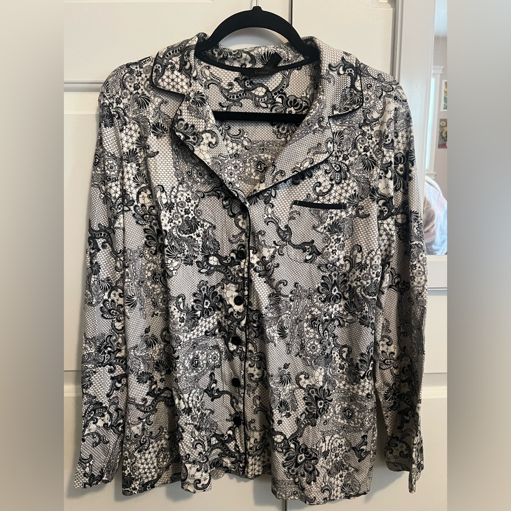 Soma Black and White Floral Paisley Button-Up Sleep Shirt Pajamas Size Medium